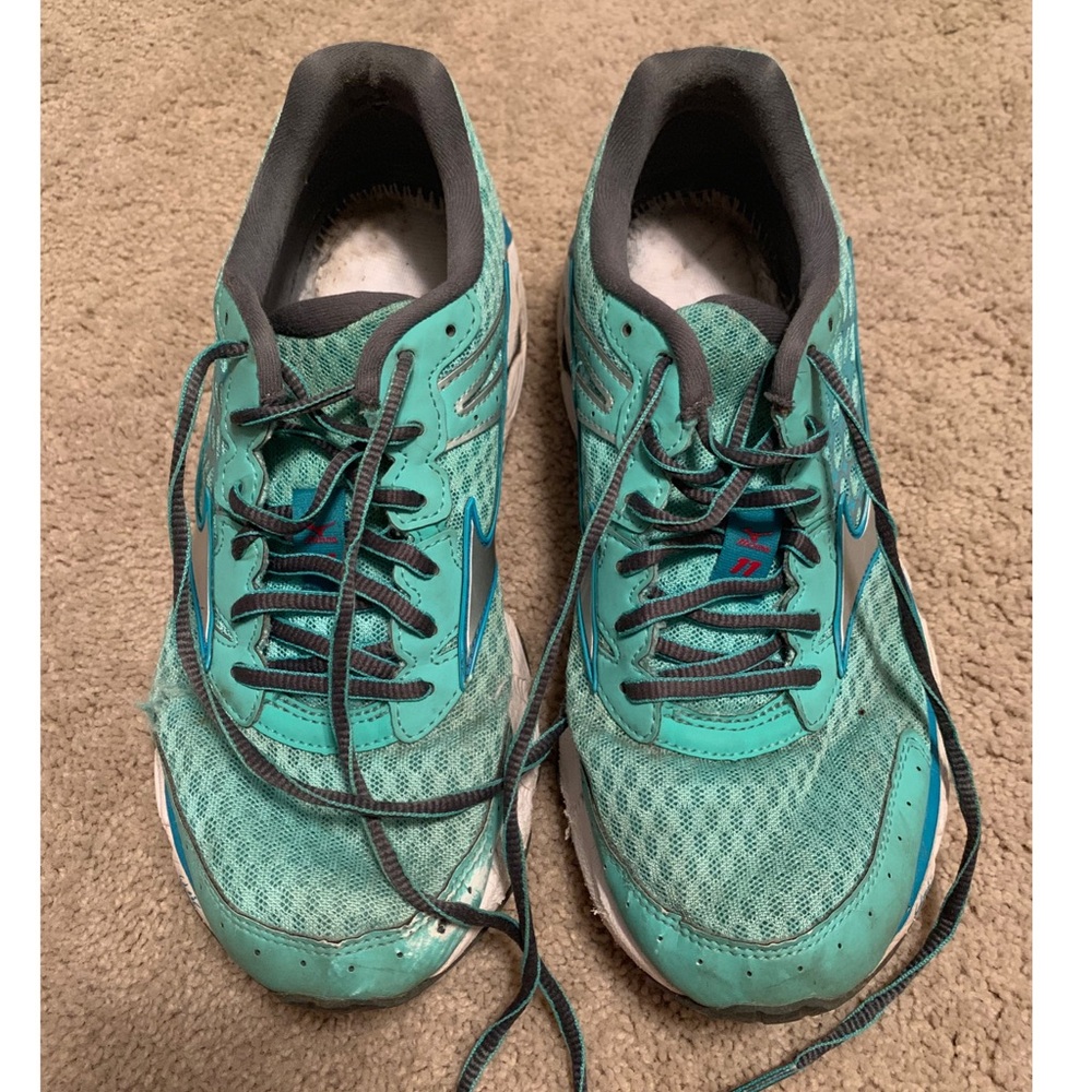 Mizuno tennis shoes